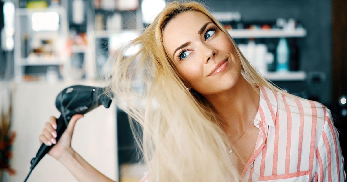 Manquez de temps pour un brushing ? Découvrez cette astuce rapide pour retrouver un volume éclatant en seulement 5 minutes