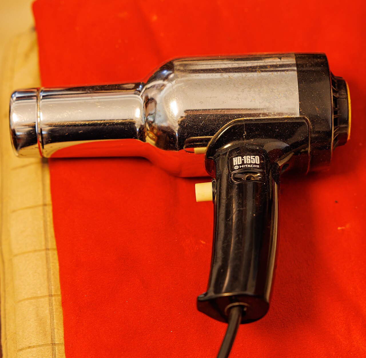 Meilleur sèche-cheveux 2026 : comparatif des 8 meilleurs modèles (Dyson, GHD, Parlux, Babyliss)